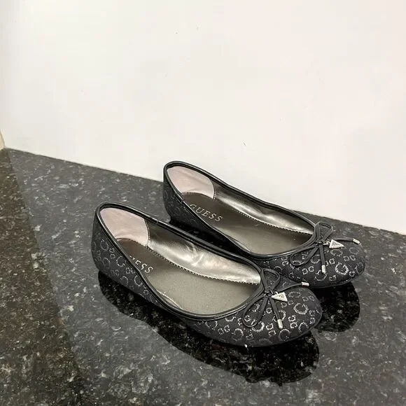 Guess Women’s size 6.5 Black Flat Slip-on Women Shoes. Excellent Conditi… - Picture 2 of 11